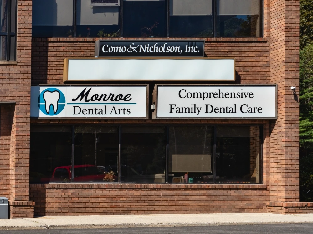 monroe-dental-arts-building-exterior-signage