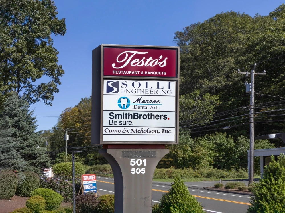 monroe-dental-arts-outdoor-pylon-sign