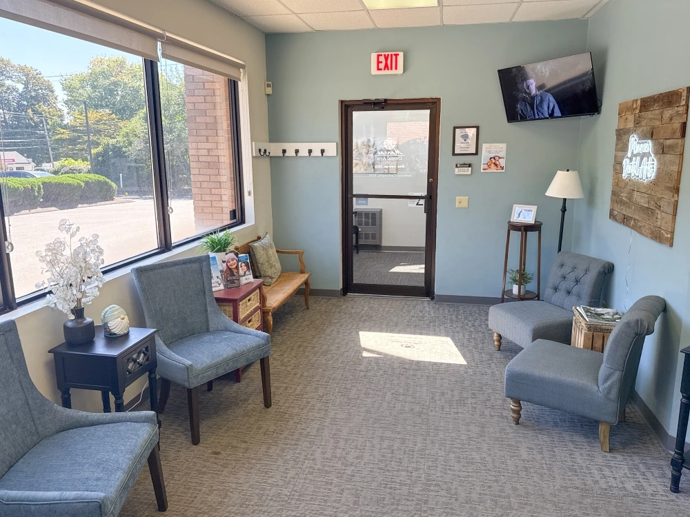 monroe-dental-arts-patient-waiting-room